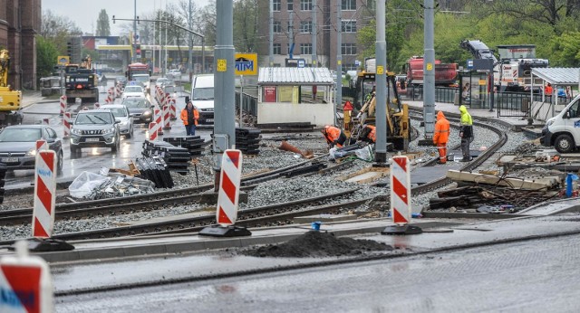 Kończy się remont torowiska tramwajowego w ciągu ulicy Podwale Przedmiejskie. Od środy 6 maja 2020 roku tramwaje linii 8 i 9 wrócą na swoje trasy.