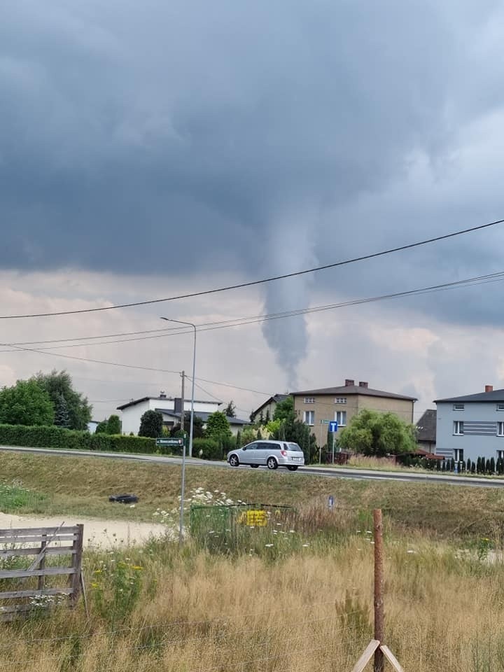 Trąba powietrzna nad Żorami! Zdjęcie wykonał jeden z...