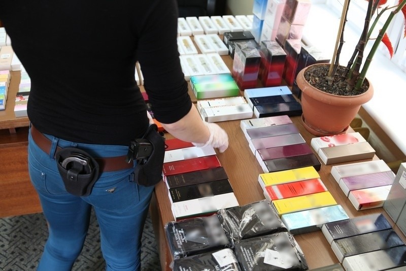 Poznań: 63-latek sprzedawał na targu perfumy-podróbki