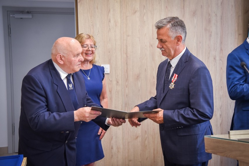 Starosta Rzeszowski Józef Jodłowski uhonorowany Krzyżem 100-lecia Związku Inwalidów Wojennych Rzeczypospolitej Polskiej