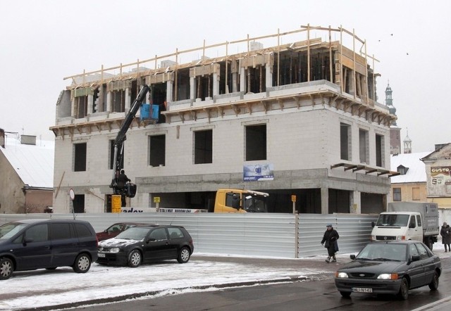 W pobliżu szpitala przy ulicy Lekarskiej trwa budowa nowych gabinetów lekarskich.