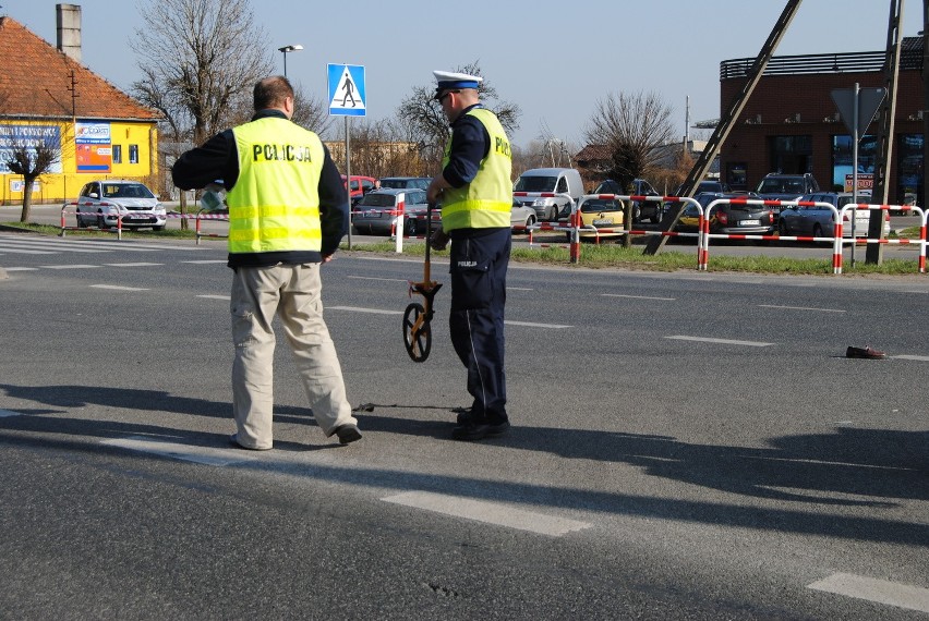 Śmiertelny wypadek w Gnieźnie: Motocyklista potrącił...