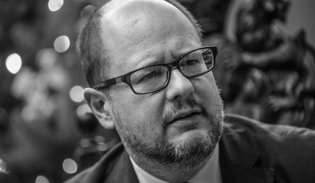 Paweł Adamowicz zmarł w szpitalu po ataku nożownika.