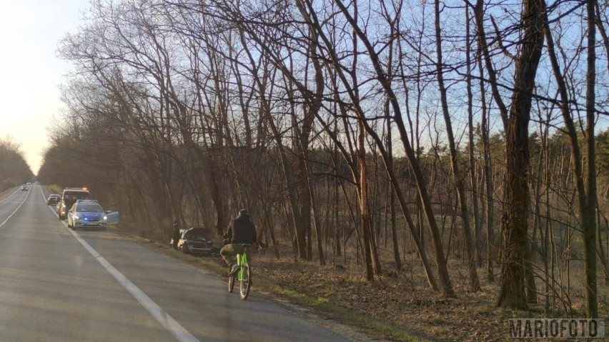 Wypadek na drodze w kierunku wsi Walidrogi.