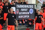 Protest podkarpackich ratowników... z trumną