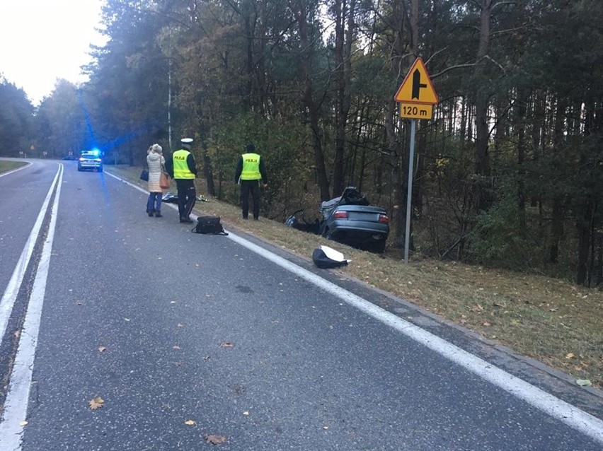 Wypadek na drodze wojewódzkiej Ostrołęka-Ostrów za Czerwinem. Zginał 26-latek 