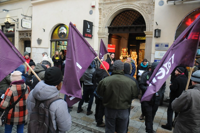 Protest byłych pracowników Almy oraz partii Razem [WIDEO, ZDJĘCIA]