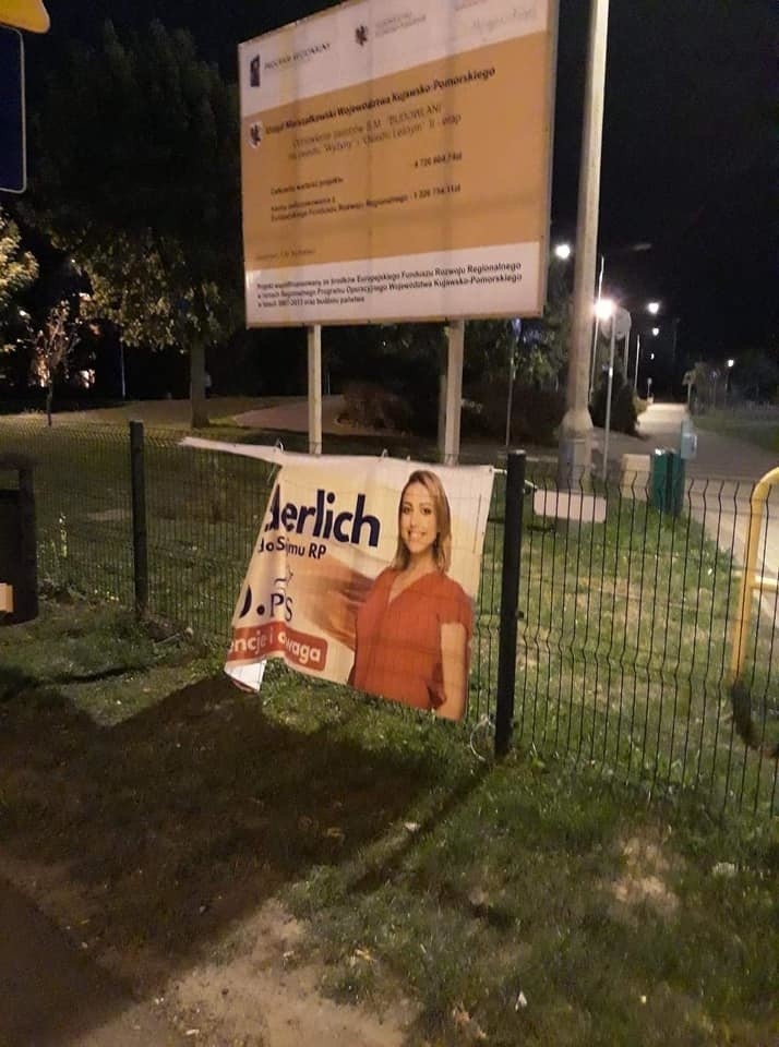 Ktoś zniszczył plakaty wyborcze Pauliny Wenderlich, kandydatki Prawa i Sprawiedliwości do Sejmu 