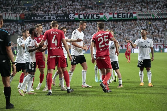 W jesiennym meczu, który Legia wygrała 3:1, na boisku było bardzo gorąco.