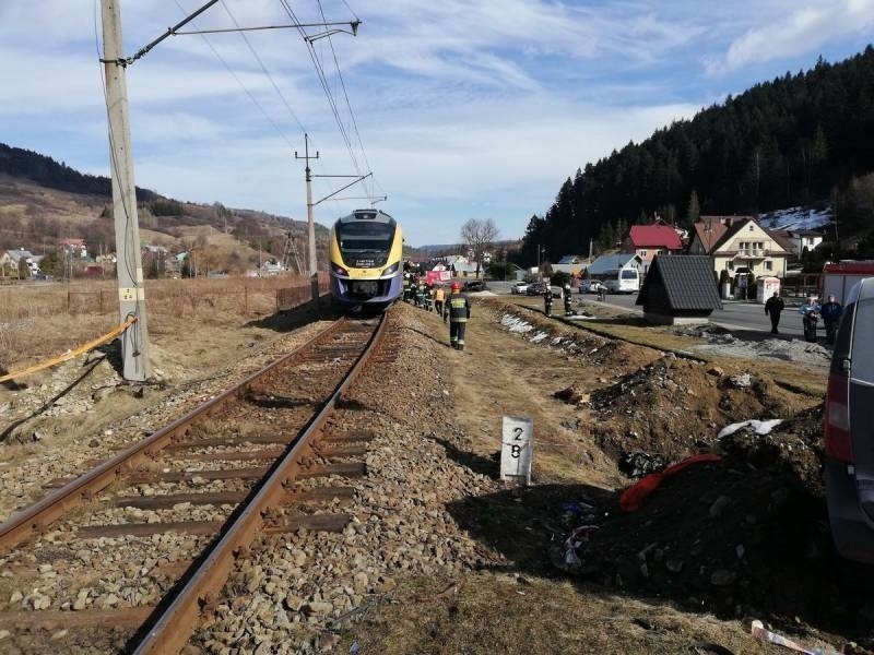 Muszyna. Zderzenie pociągu z samochodem. Jedna osoba w szpitalu