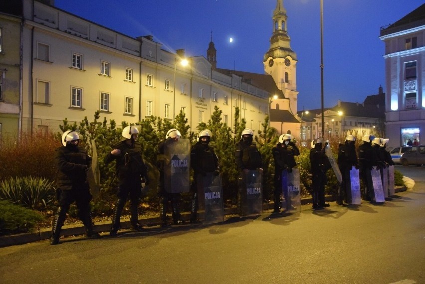 - Pomieszanie symboli chrześcijańskich z pogańskimi, na...