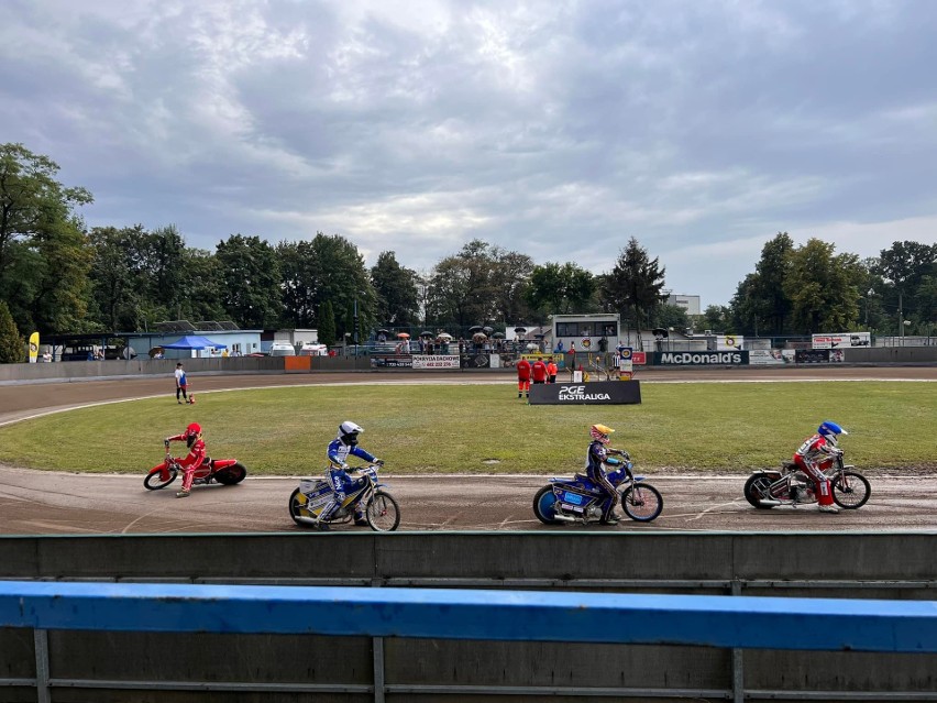 Miniżużlowcy BTŻ Polonia Bydgoszcz na najwyższym stopniu podium. Medal DMP już pewny! [zdjęcia]