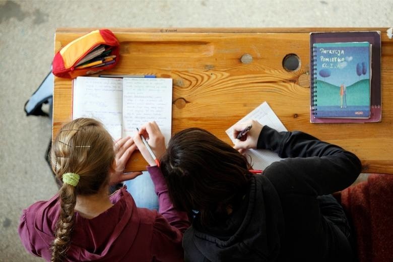 Po feriach pedagog wrócił do pracy z dziećmi. Ale jak...