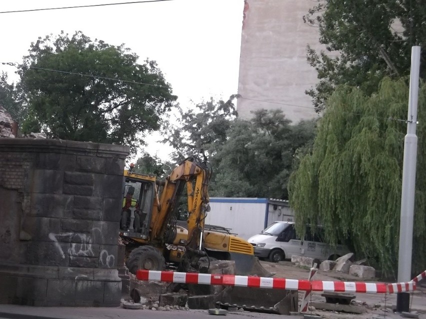 Wrocław: Rozbiórka wiaduktu nad Grabiszyńską weszła w nowy etap (ZDJĘCIA)