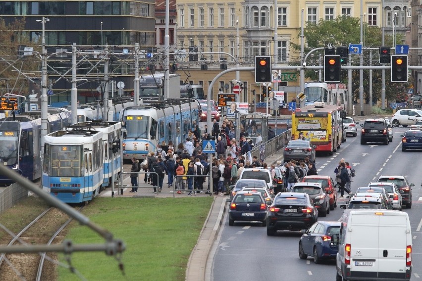 Duża awaria energetyczna we Wrocławiu. Są też opóźnienia tramwajów