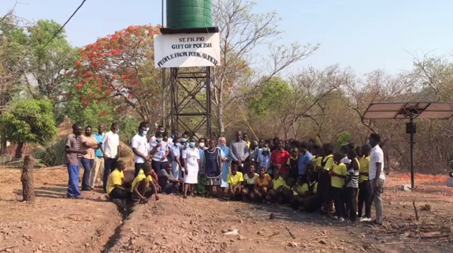 Mieszkańcy Podkarpacia sfinansowali budowę studni w Katondwe w Zambii, w południowej Afryce. Nz. uroczystość otwarcia.