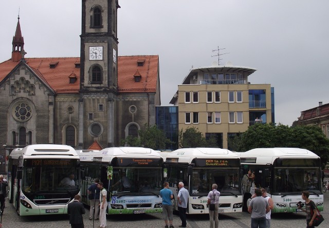 Takie 4 autobusy hybrydowe już jeżdżą po Tarnowskich Górach. W przyszłym roku ma ich być w sumie 14