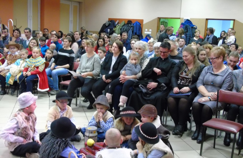 W niedzielę, 28 stycznia, w Świetlicy Środowiskowej w Wodzisławiu odbyło się wspólne śpiewanie kolęd i pastorałek