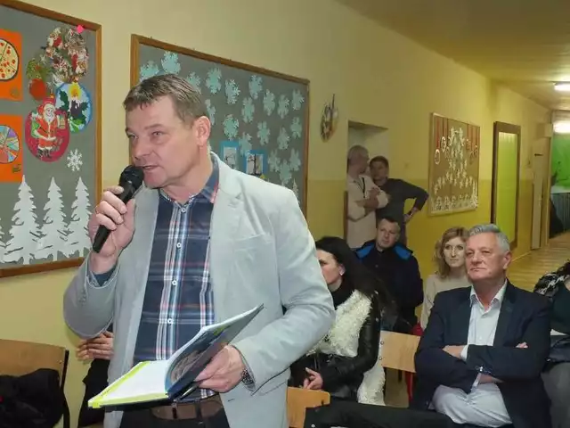 Na spotkaniu prezydenta Starachowic z rodzicami uczniów Szkoły Podstawowej numer 11 Mariusz Majewski dwukrotnie zabrał głos