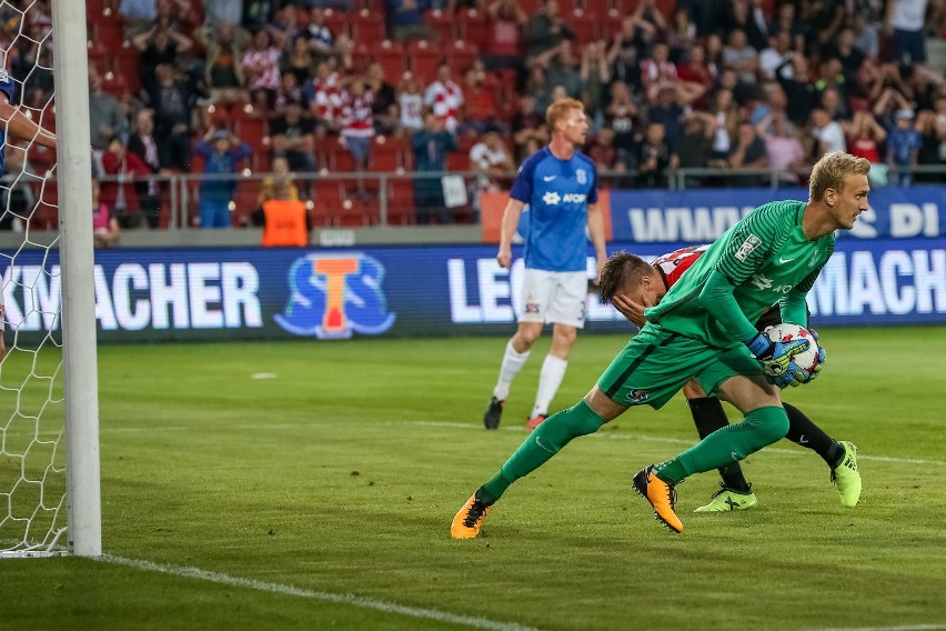 9 meczów - 45 punktów - średnia ocen 5,0. Częściej ratował...