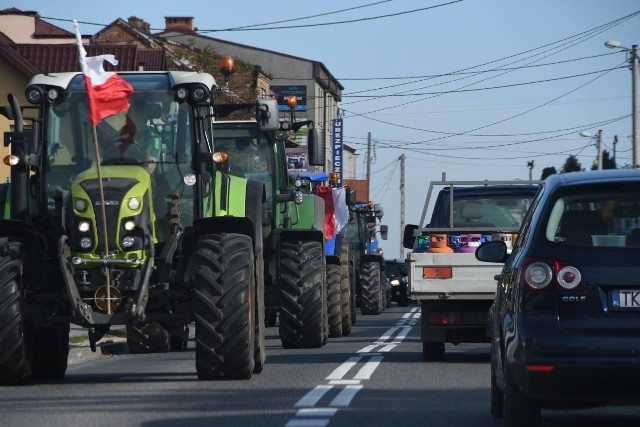 Protest rolników na trasie Łopuszno - Włoszczowa w 2020 roku. Więcej na kolejnych zdjęciach