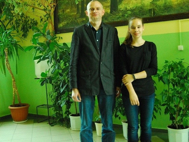 Katarzyna Bargieł z opiekunem Piotrem Suligą z "Czarnieckiego&#8221; we Włoszczowie.