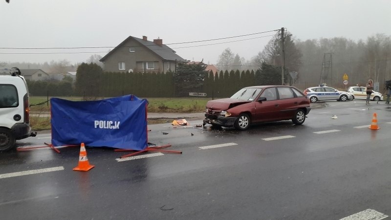 Śmiertelny wypadek na ul. Strykowskiej. Zginął mężczyzna potrącony przez samochód. Korki