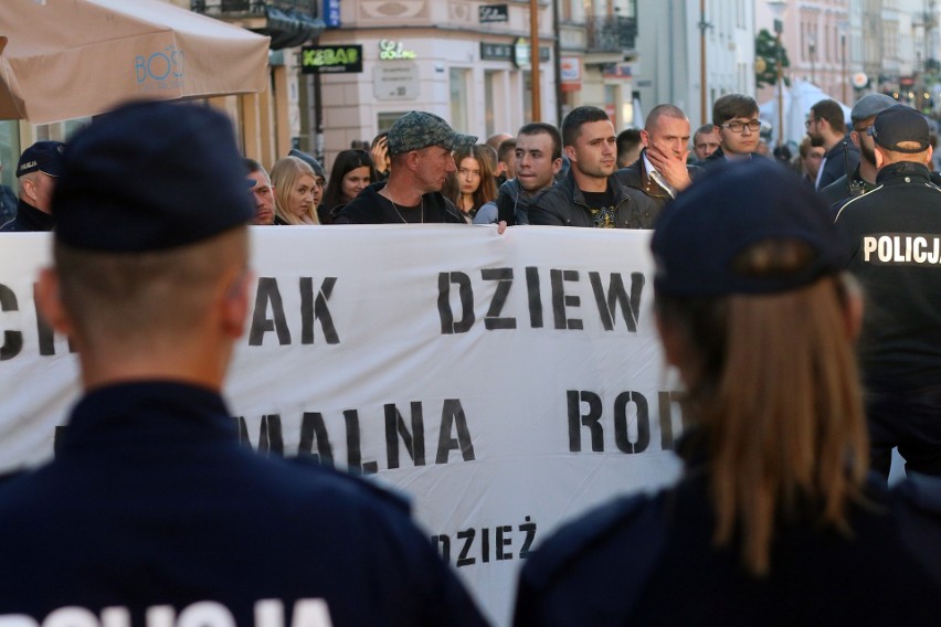 Demonstracja przeciwko próbie zakazania Marszu Równości w Lublinie (ZDJĘCIA, WIDEO)