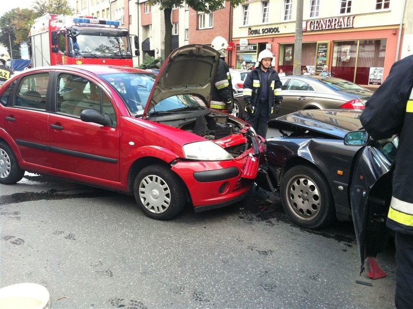 Kolizja na Katowickiej w Opolu. Audi zderzyło się z...