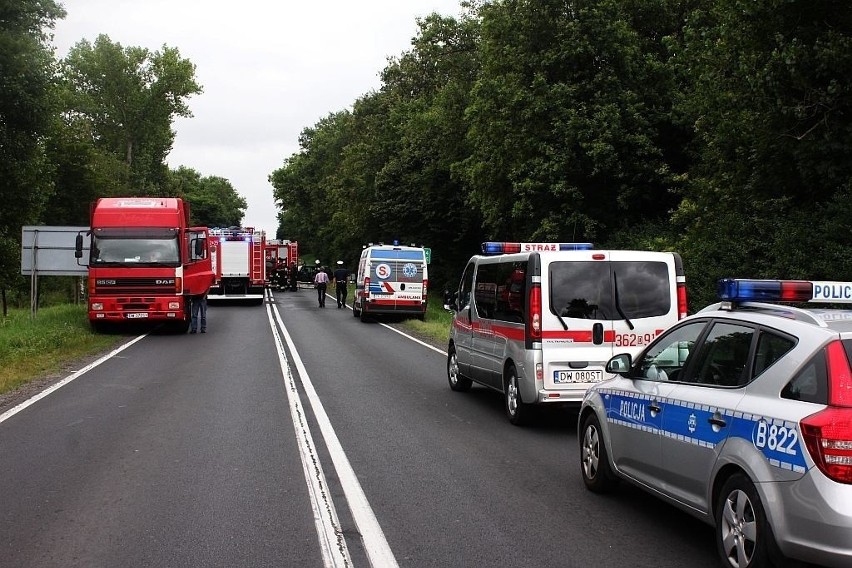 Wypadek w Kawicach. Sześć osób rannych. Droga Legnica - Wrocław była zablokowana (ZDJĘCIA)