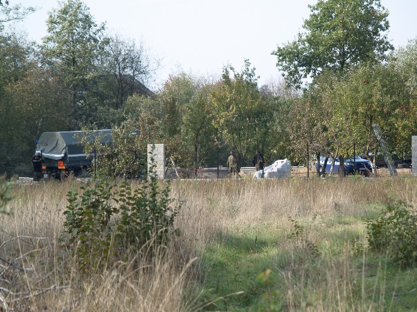 Miny przeciwpiechotne znalezione przy ul. Jeżynowej w Ostrołęce. Ewakuowano 10 osób