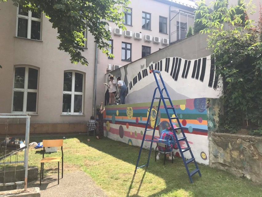 Nowy mural inspirowany życiem dąbrowskiego kompozytora...