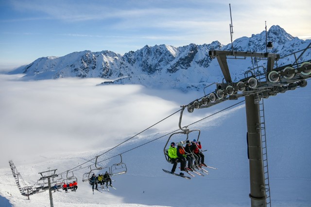 Na Kasprowym Wierchu warunki narciarskie idealne. A i amatorów białego szaleństwa nie brakuje