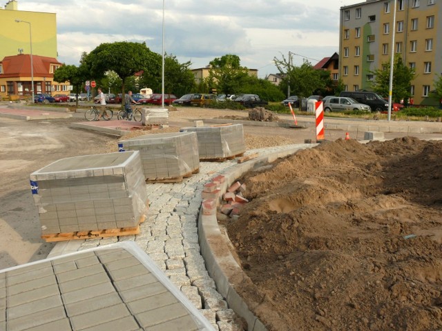 Budowa ronda na skrzyżowaniu ulic powiatowych.