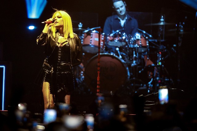 W ostatnią niedzielę kwietnia (30.04.2023) fani Avril Lavigne bawili się na koncercie artystki w łódzkiej Atlas Arenie. Gwiazda przyjechała do Polski po raz trzeci, po blisko 14 latach.