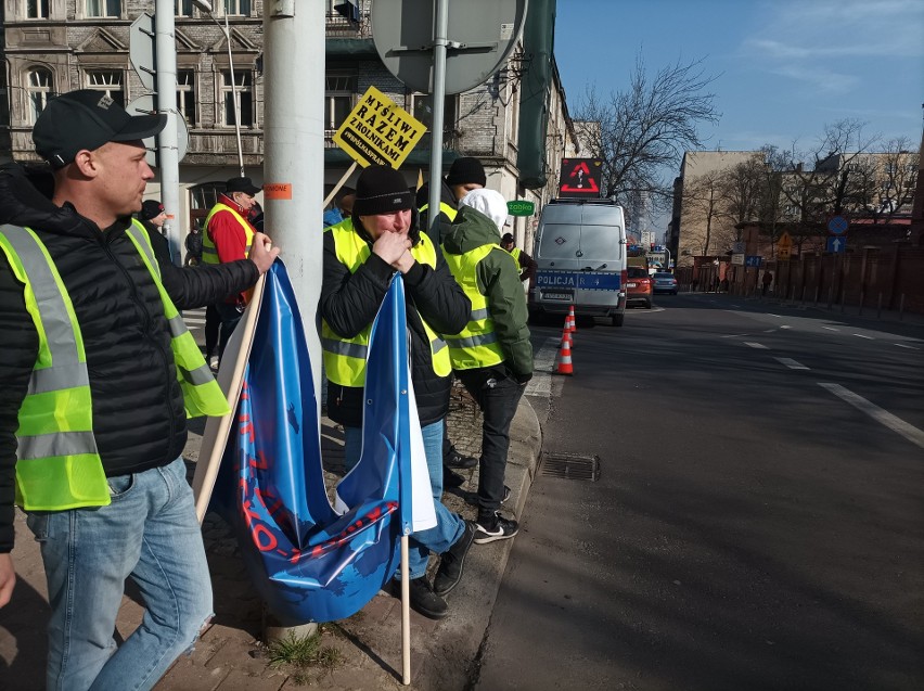 Trwa strajk rolników w Katowicach. Protestujący spotkali się...