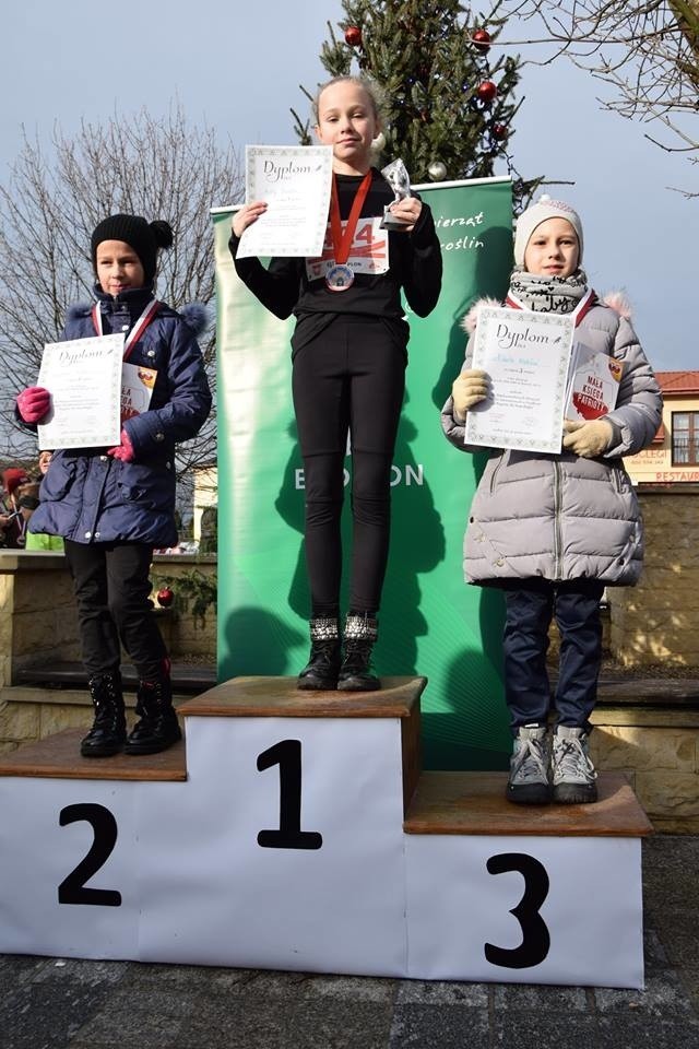 Juventa Kobex najlepsza, a LKB Rudnik drugi w  sylwestrowych biegach w Szydłowie