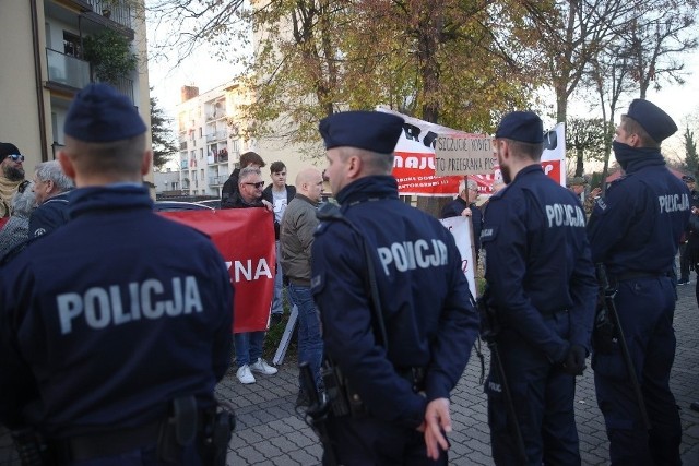 Wadowice. Protest KOD podczas wizyty Jarosława Kaczyńskiego