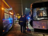 Wypadek na placu Hoffmanna w Toruniu. Na rondzie, które jutro zostanie oddane do użytku po przebudowie zderzyły się autobus i tramwaj