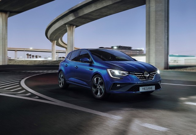 Renault Megane w nowej edycji przyciąga wzrok m.in. nowym reflektorami LED Pure Vision. Auto zostało też wyposażone w system multimedialny EASY LINK z ekranem o przekątnej 9,3”. Fot. Renault