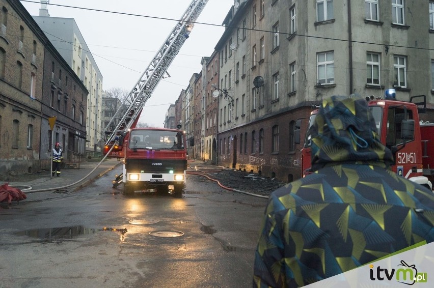 Tragiczny pożar kamienicy w Mysłowicach: 1 osoba nie żyje. 5...