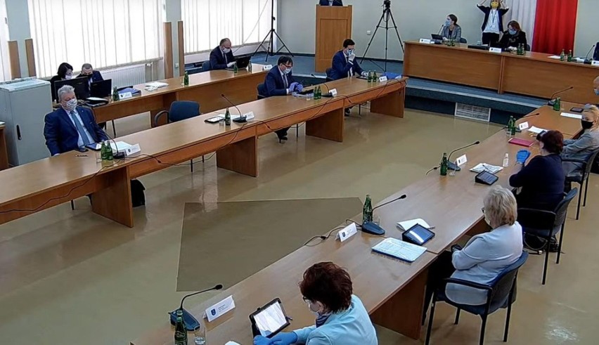 Wyjątkowa sesja Rady Powiatu w Starachowicach [ZDJĘCIA]