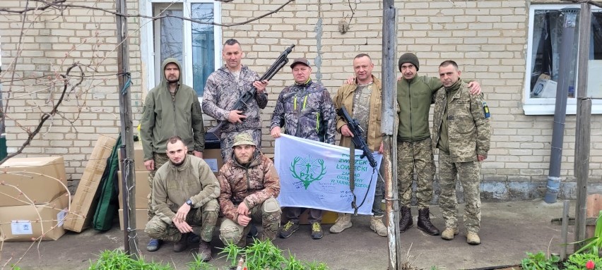 Myśliwi z tarnobrzeskiego okręgu wrócili z X misji humanitarnej z rejonu Bachmutu na Ukrainie. Zobaczcie zdjęcia