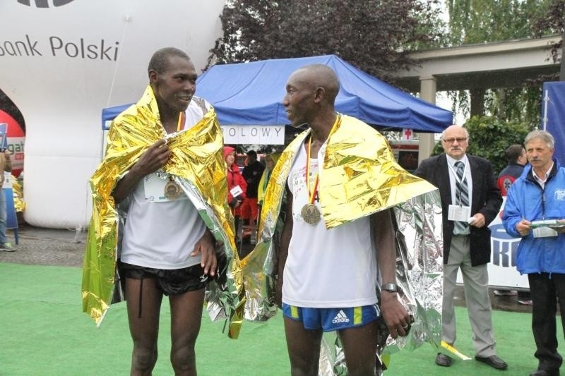 Maraton Wrocław 2013 - [WYNIKI, ZDJĘCIA Z METY, KLASYFIKACJA ZAWODNIKÓW, CZASY]