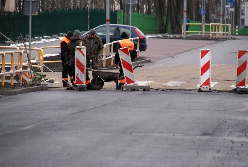 Na ulicy Krzymińskiego położono wreszcie asfalt. Kończą się...