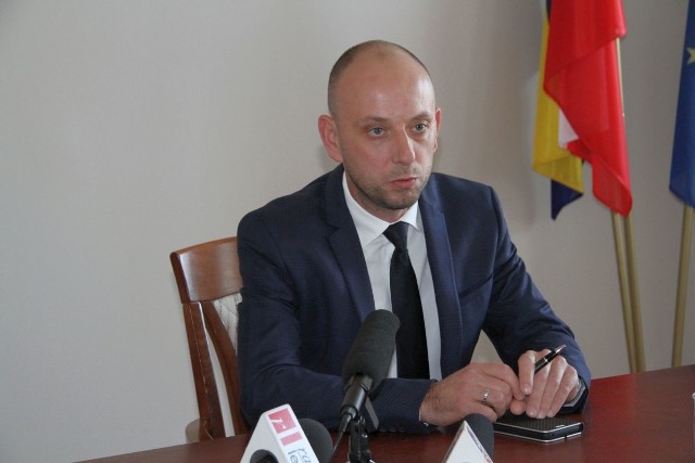 - Była koalicyjna umowa dżentelmeńska sprzed wyborów - mówi starosta Paweł Bartoszek