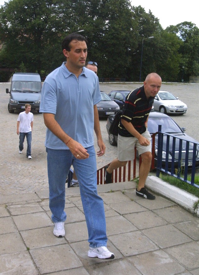 Claudio Milar wczoraj około południa dojechał do Szczecina. Po krótkiej wizycie w klubie, udał się do hotelu. Dzisiaj ma już trenować.