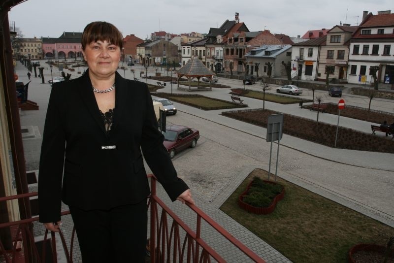 Ze swojego balkonu Krystyna Kielisz, burmistrz Opatowa ma...