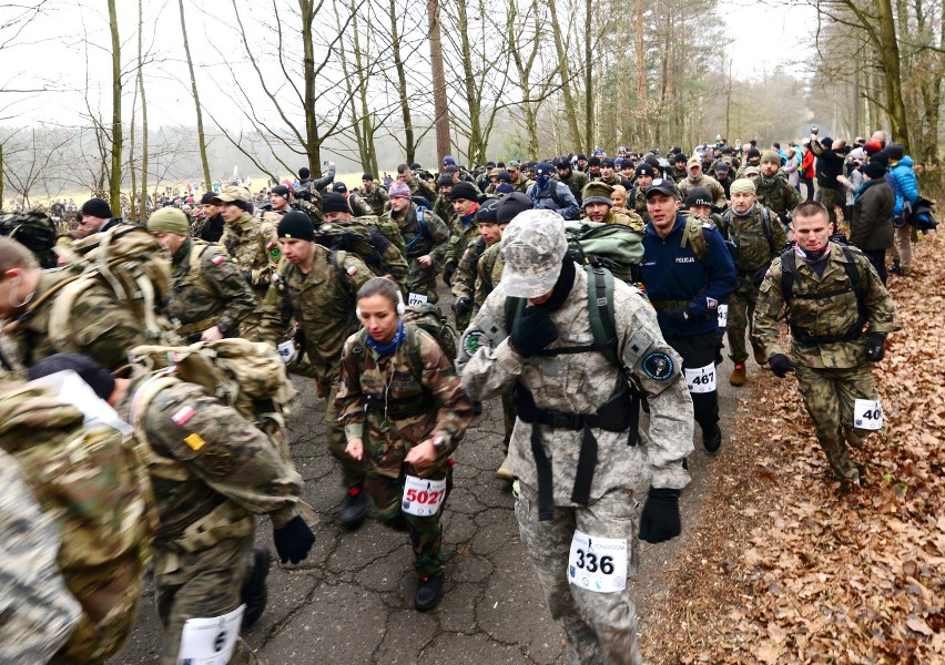 Maraton Komandosa co roku biegną setki zawodników