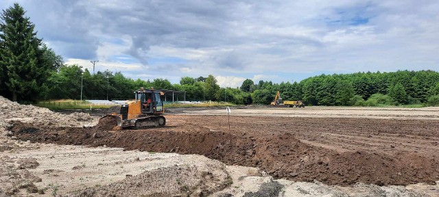 Od maja trwają prace związane z gruntowną przebudową stadionu w Zwoleniu. Koszt to aż 5,5 miliona złotych. Prace mają zakończyć się pod koniec tego roku